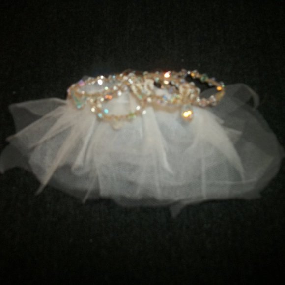 PRETTY  WEDDING PARTY PRINCESS SM HAIR ORNANMENT - Picture 1 of 3